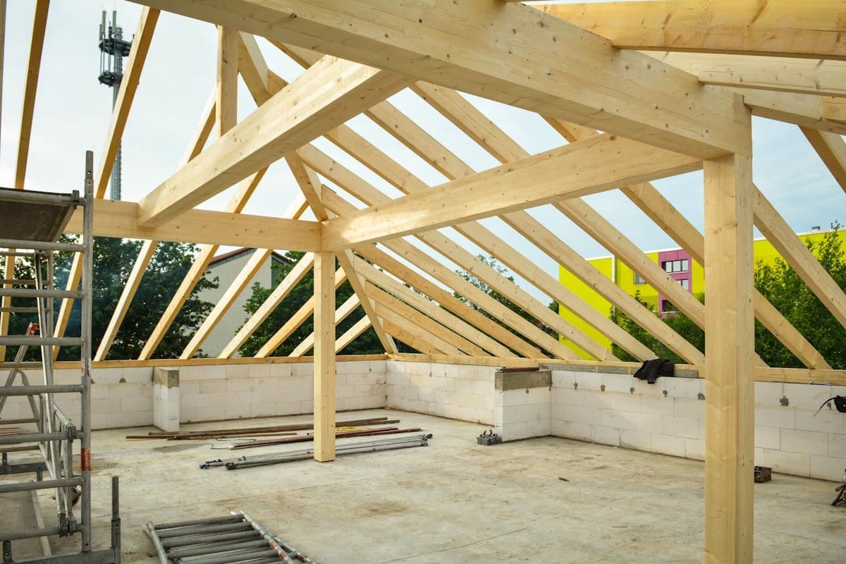 Roof structure and truss installation