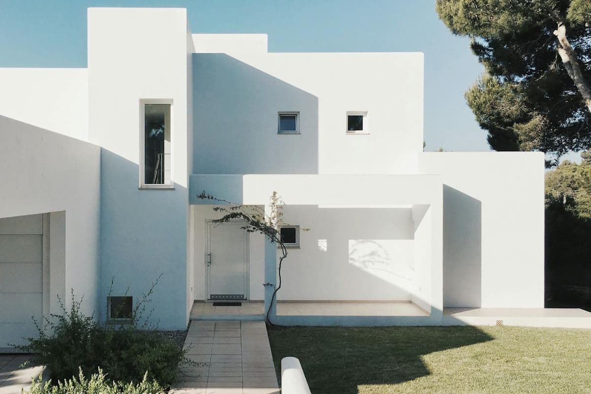 Modern custom home in Edensor Park — R2 Low Density zoned block
