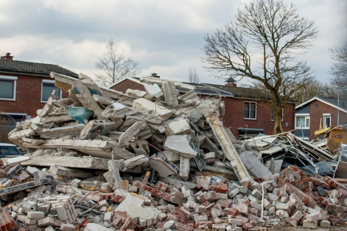 Newly built home on suburban knockdown site